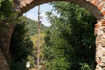 Arco a lato della chiesa